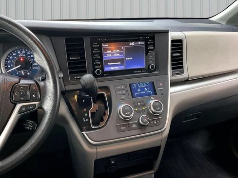 Used 2020 Toyota Sienna LE w/ LE Preferred Package AWD/4WD image 9