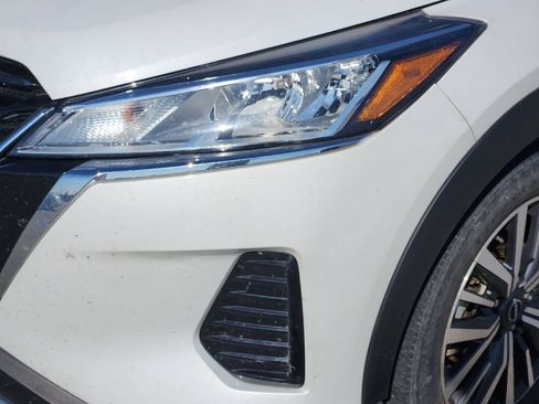 Certified 2024 Nissan Kicks SV FWD image 5