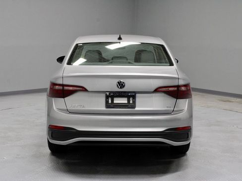 Used 2024 Volkswagen Jetta SE FWD image 11
