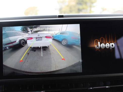 Used 2025 Jeep Wrangler Unlimited Sahara image 24