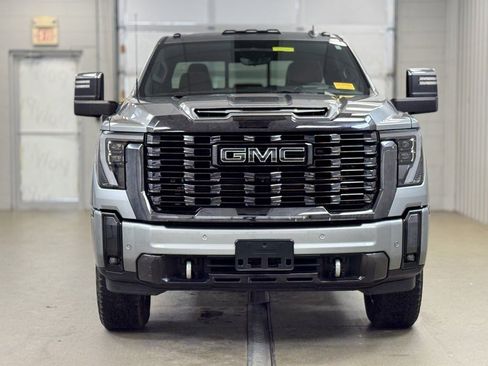 Used 2024 GMC Sierra 2500 Denali Ultimate image 2