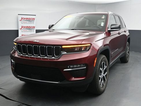 Used 2023 Jeep Grand Cherokee Limited AWD/4WD image 4