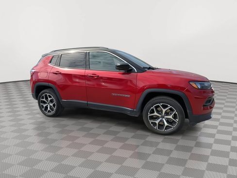 Used 2025 Jeep Compass Limited AWD/4WD image 9