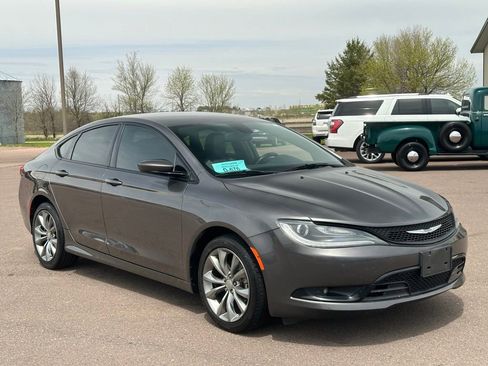 Used 2015 Chrysler 200 S FWD image 7