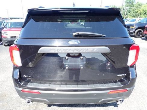 Used 2024 Ford Explorer XLT w/ Equipment Group 202A AWD/4WD image 5