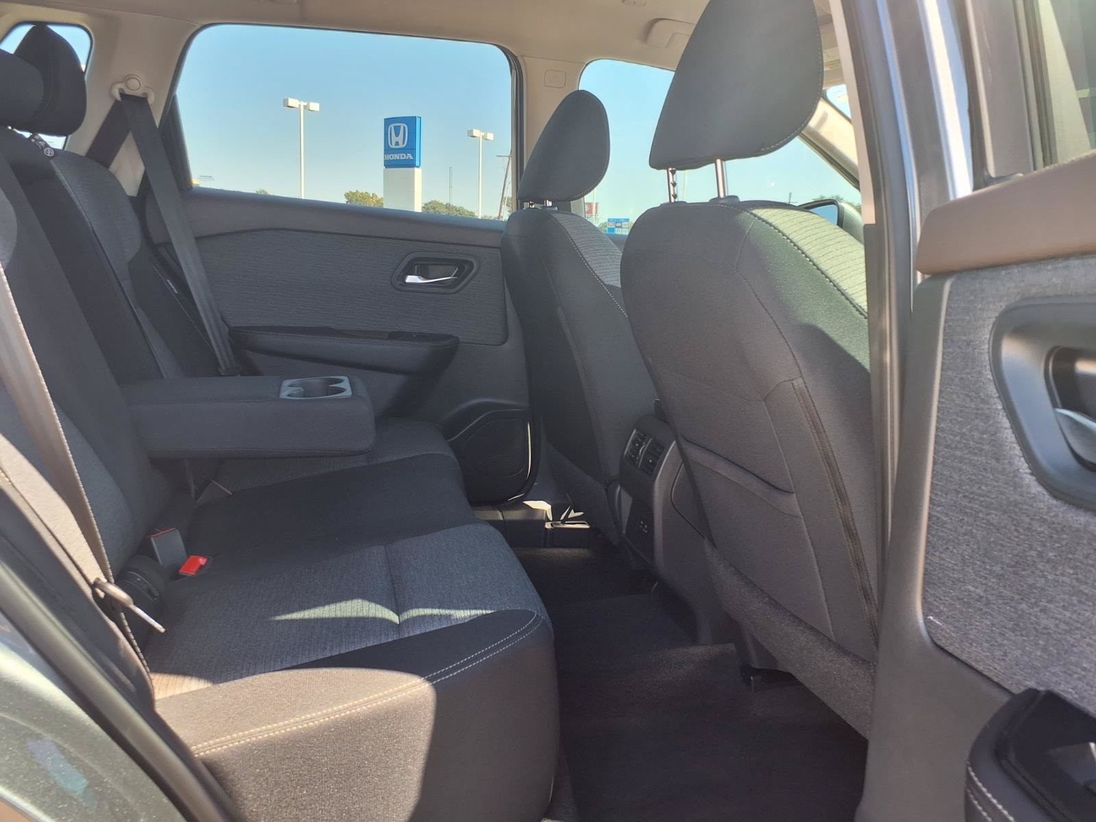 Used 2023 Nissan Rogue SV FWD image 14