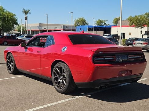 Used 2017 Dodge Challenger R/T w/ Driver Convenience Group RWD image 8