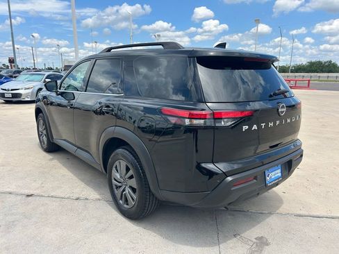 Certified 2025 Nissan Pathfinder SV FWD image 5