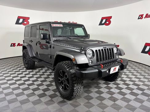 Used 2017 Jeep Wrangler Unlimited Sahara image 8