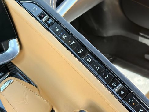 Used 2021 Chevrolet Corvette Stingray Preferred Conv w/ Z51 Performance Package RWD image 22