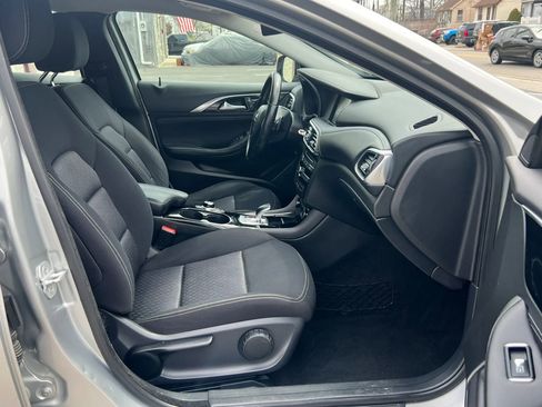 Used 2017 INFINITI QX30 image 31