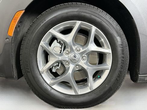 Used 2017 Chrysler Pacifica Limited w/ Advanced Safetytec Group image 11