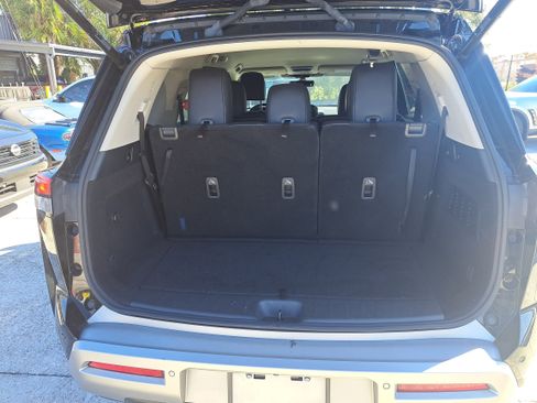 Certified 2023 Nissan Pathfinder SL w/ Black Appearance Package image 8