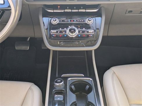 Used 2022 Lincoln Corsair Reserve w/ Equipment Group 201A image 20