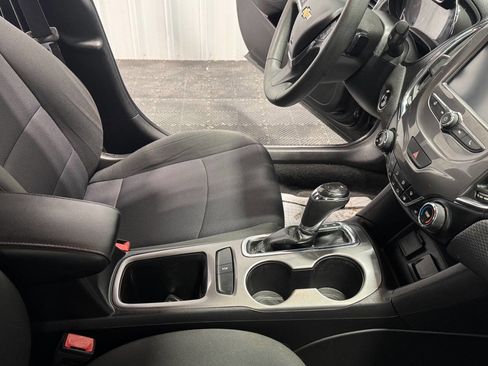 Used 2017 Chevrolet Cruze LT w/ Convenience Package image 22
