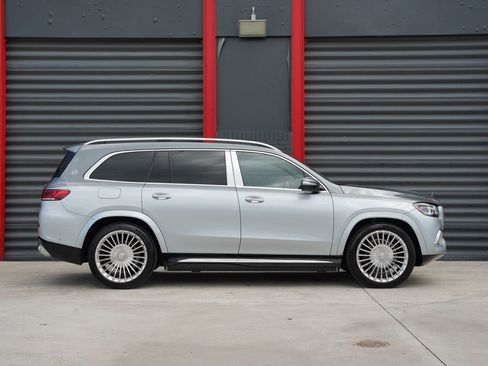 Used 2023 Mercedes-Benz Maybach GLS 600 4MATIC image 4