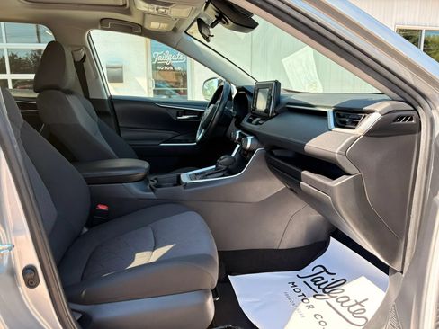 Used 2019 Toyota RAV4 XLE w/ Convenience Package AWD/4WD image 13
