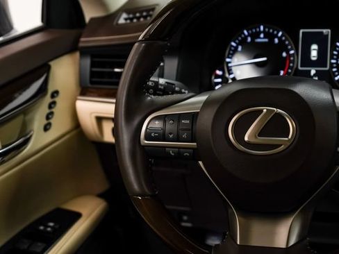 Used 2016 Lexus ES 350 w/ Premium Package w/Wood Trim FWD image 18