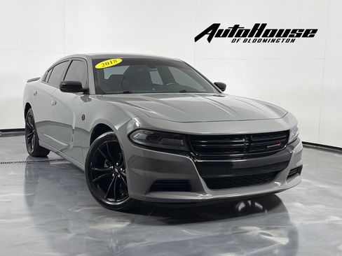 Used 2018 Dodge Charger SXT w/ Blacktop Package RWD image 1