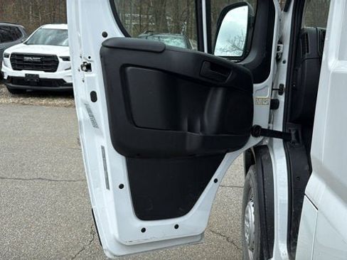 Used 2025 RAM ProMaster 2500 w/ Premium Convenience Group FWD image 12