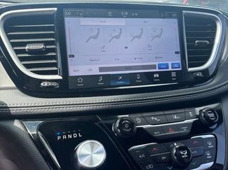Used 2025 Chrysler Pacifica Select AWD/4WD video 1