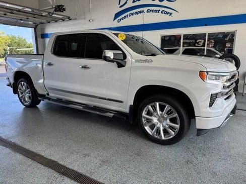 Used 2022 Chevrolet Silverado 1500 High Country w/ High Country Premium Package AWD/4WD image 12