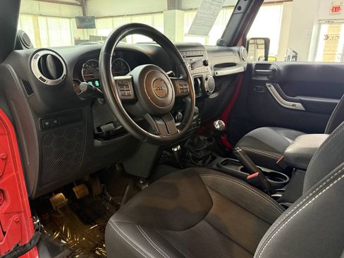 Used 2014 Jeep Wrangler Rubicon w/ Power Convenience Group AWD/4WD image 15