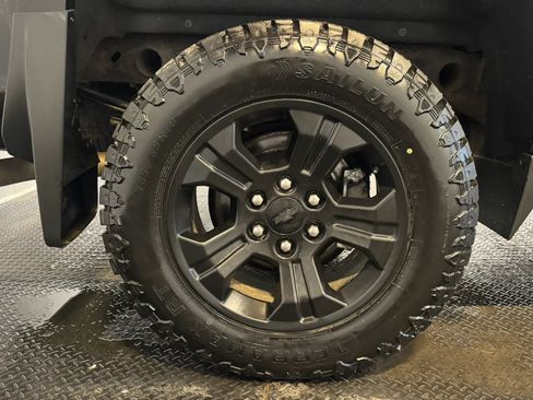 Used 2017 Chevrolet Silverado 1500 LT w/ Midnight Edition AWD/4WD image 29