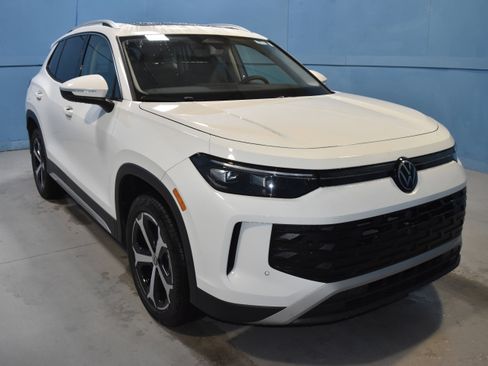 New 2026 Volkswagen Tiguan SE image 1