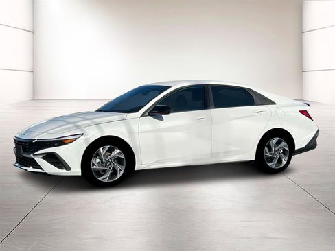 Certified 2025 Hyundai Elantra Sport image 2