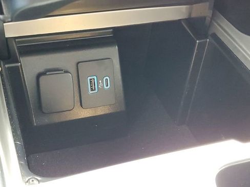 Used 2022 Ford Explorer XLT image 26