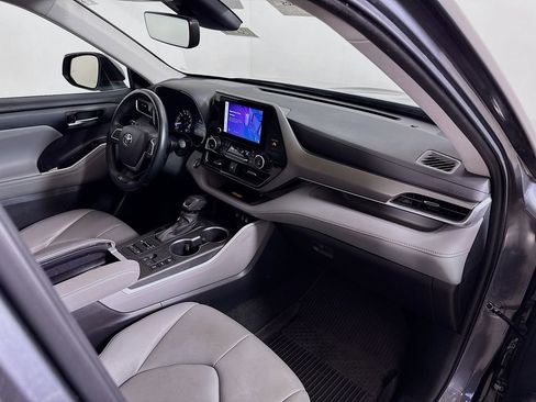Certified 2023 Toyota Highlander XLE image 29