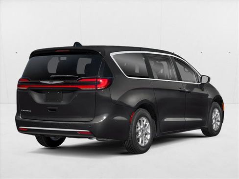 New 2026 Chrysler Pacifica Pinnacle AWD/4WD image 2