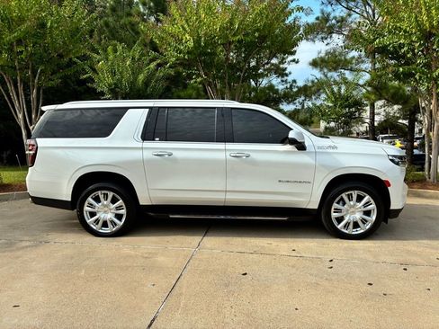 Used 2023 Chevrolet Suburban High Country image 8