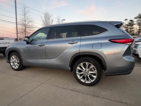Used 2020 Toyota Highlander Limited image 4