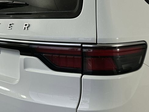 Used 2024 Jeep Wagoneer L Series III w/ Flexible Seating Group image 25