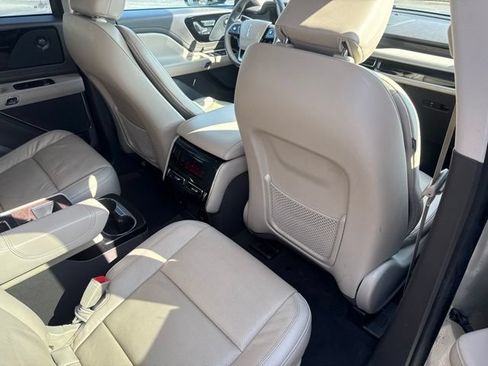 Used 2023 Lincoln Aviator Reserve w/ Equipment Group 201A AWD/4WD image 17