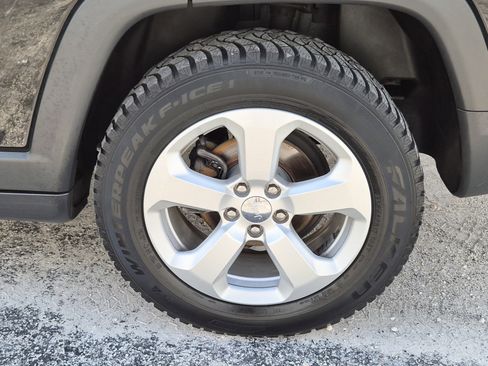 Used 2018 Jeep Compass Latitude w/ Cold Weather Group image 10