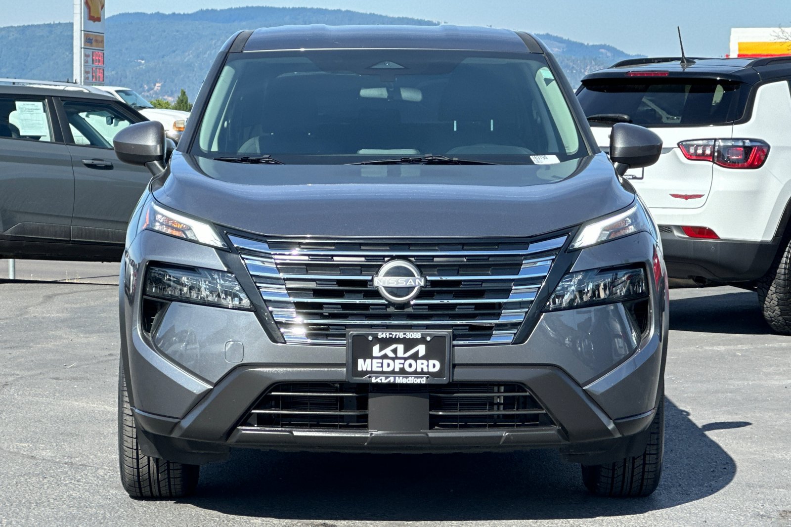 Used 2025 Nissan Rogue SV AWD/4WD image 10