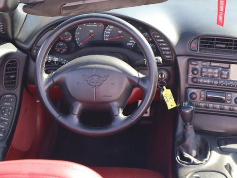 Used 1998 Chevrolet Corvette w/ Performance Handling Pkg image 21