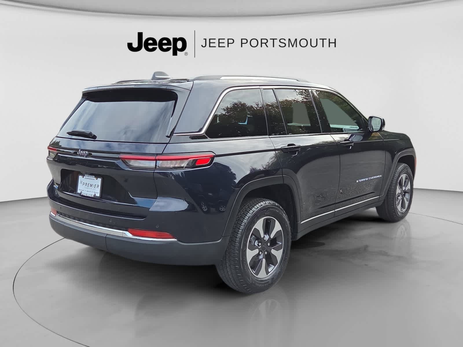 Used 2023 Jeep Grand Cherokee 4WD 4xe image 7
