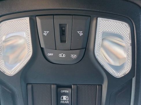 Used 2024 RAM 2500 Tradesman w/ Chrome Appearance Group AWD/4WD image 22