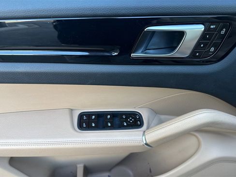 Used 2021 Porsche Cayenne Coupe image 14