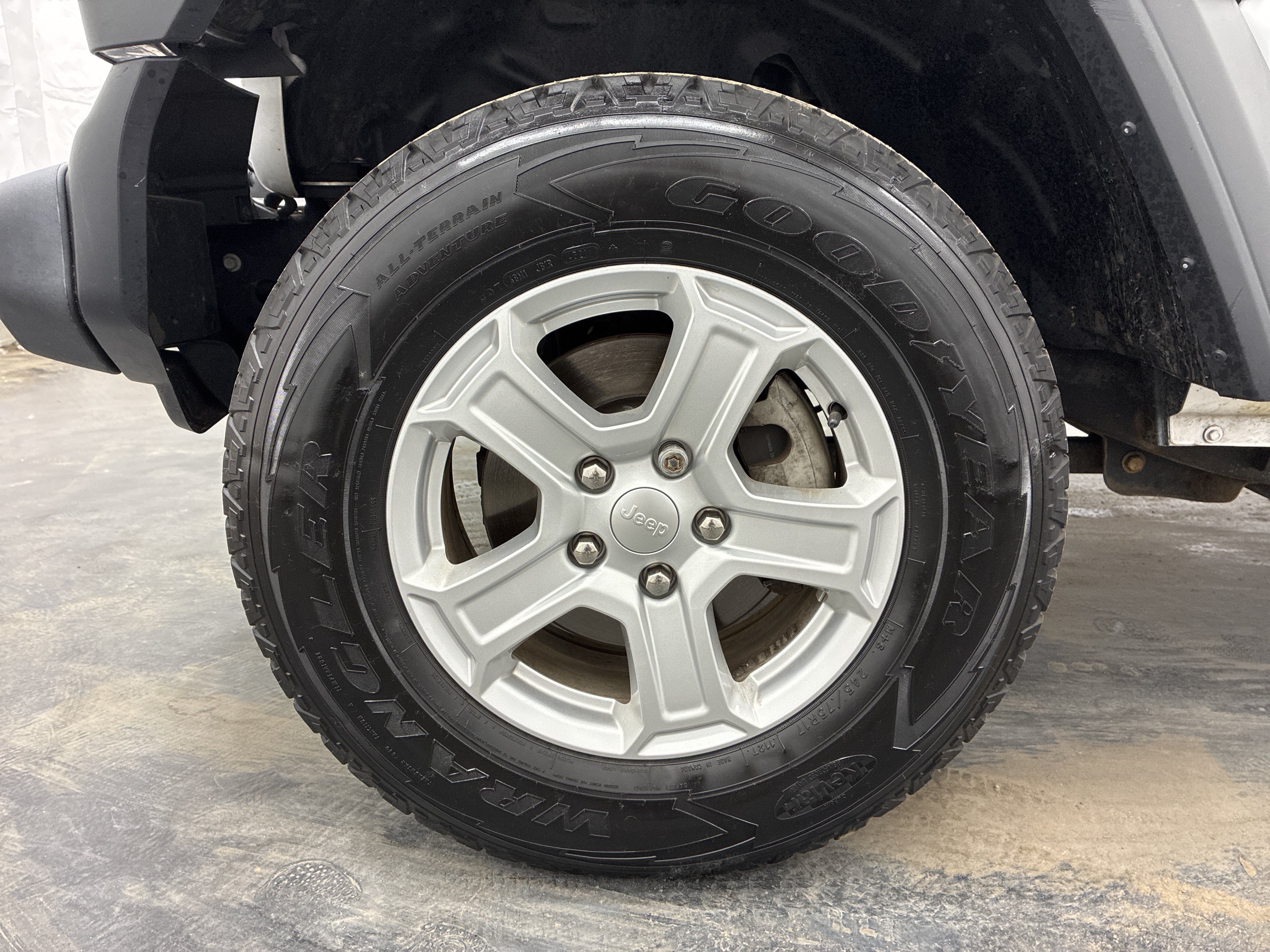 Used 2019 Jeep Wrangler Sport AWD/4WD image 21