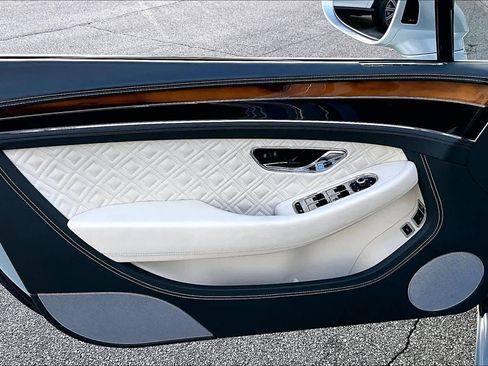 Used 2023 Bentley Continental GT Azure image 18