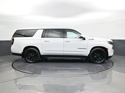 Used 2023 Chevrolet Suburban High Country w/ Advanced Technology Package AWD/4WD image 4