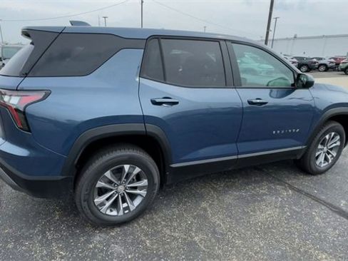 New 2026 Chevrolet Equinox LT w/ Convenience Package II image 2