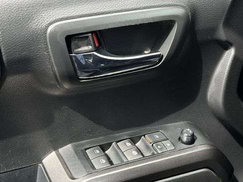 Used 2022 Toyota Tacoma TRD Off-Road w/ Technology Package image 21