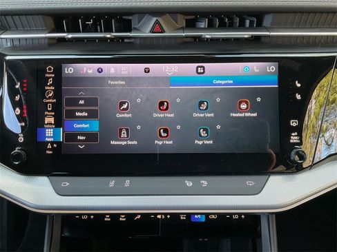 Used 2024 Jeep Wagoneer Launch Edition image 27