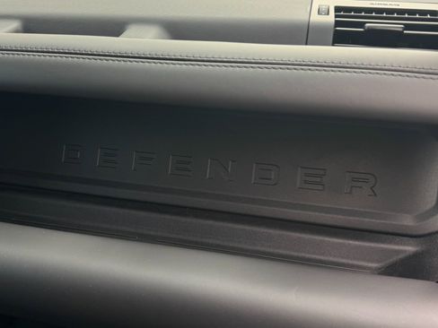 Used 2023 Land Rover Defender 110 image 29